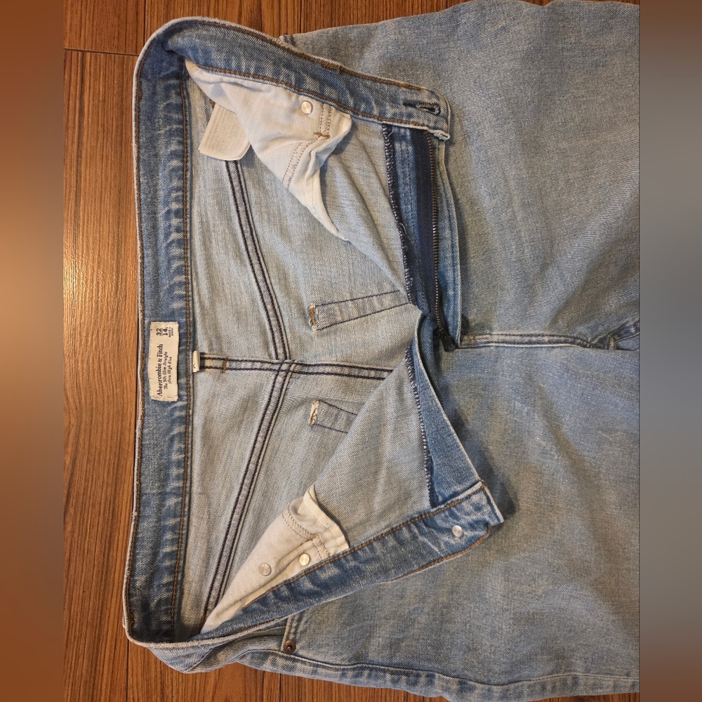 Abercrombie & Fitch Light Blue High-Rise Jeans - Picture 8 of 11